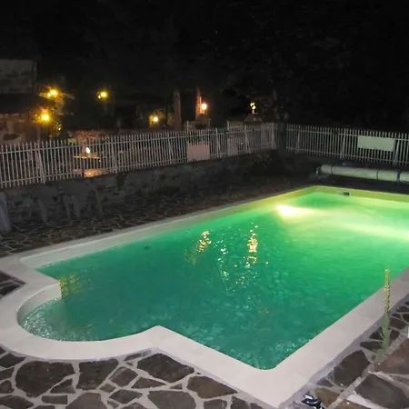 A Avec Piscine Partagee 펜션 Argences-en-Aubrac