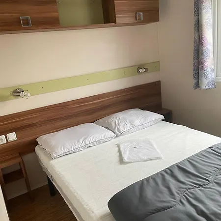 펜션 A Avec Piscine Partagee Argences-en-Aubrac